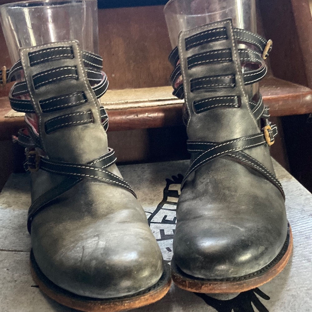 Freebird Stair strappy bootie sz. 9 black (“multi”)